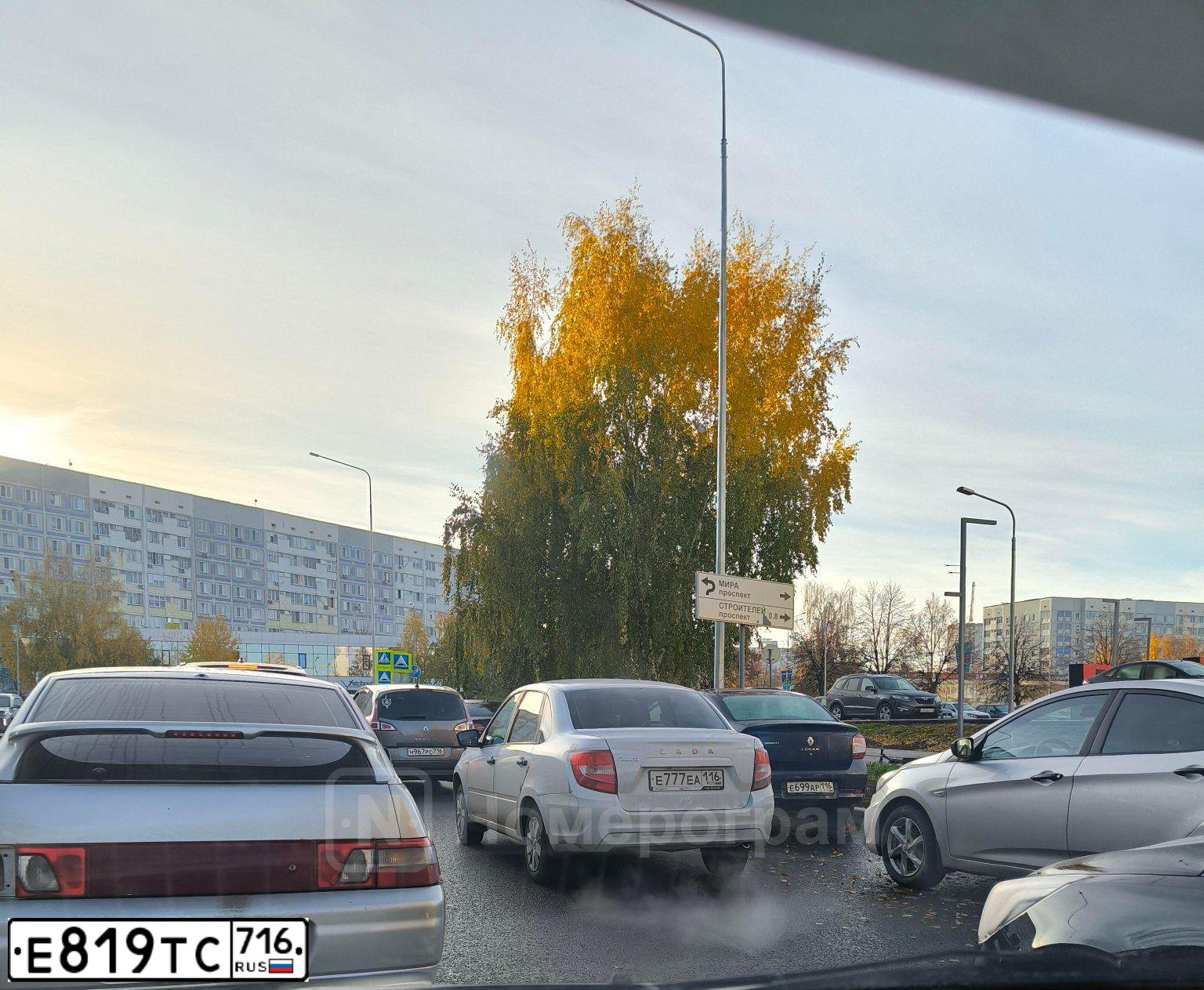 Фото автомобиля LADA 2112 LADA, 2007 — госномер Е819ТС716. Цвет: СВЕТЛО-СЕРЕБ МЕТАЛЛ