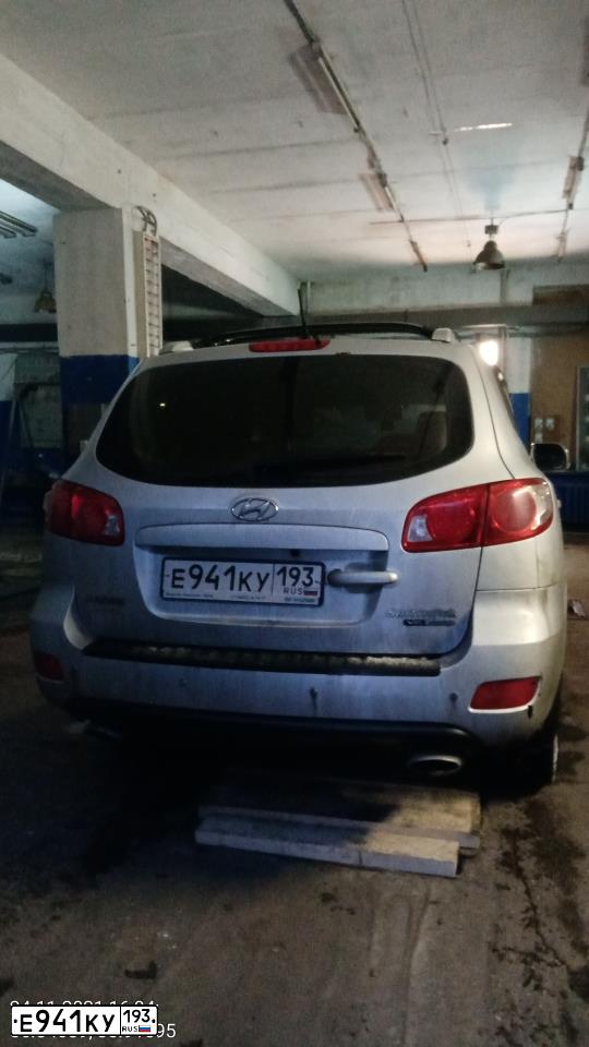 Фото автомобиля HYUNDAI SANTA FE, 2008 — госномер Е941КУ193. Цвет: СЕРЕБРИСТЫЙ