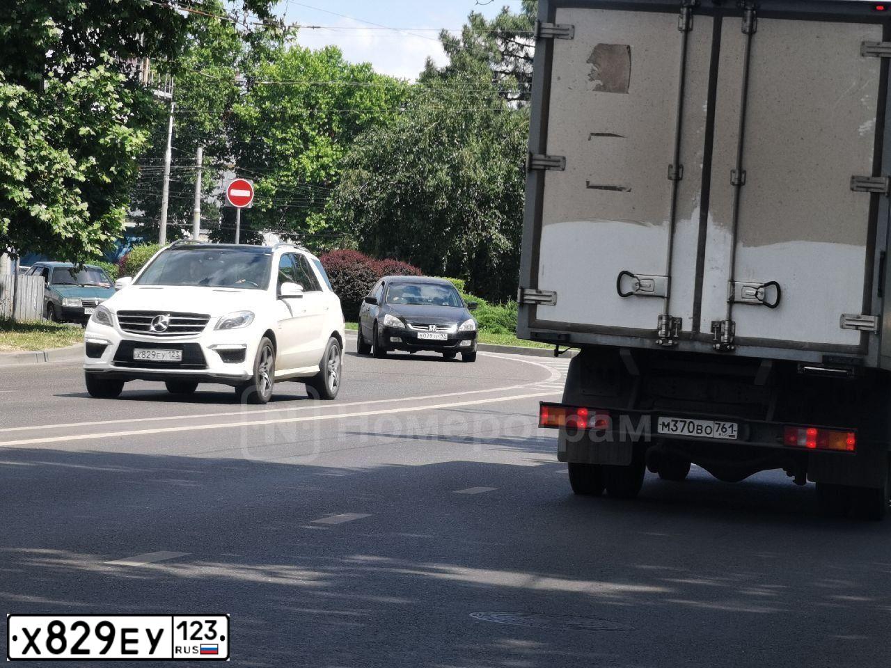 Фото автомобиля MERCEDES-BENZ ML63, 2012 — госномер С852МС193. Цвет: Белый