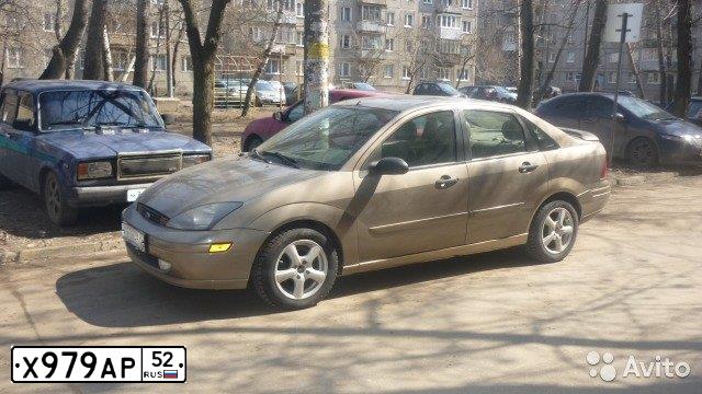 Фото автомобиля FORD FOCUS, 2003 — госномер Х979АР52. Цвет: ТЕМНО-БЕЖЕВЫЙ