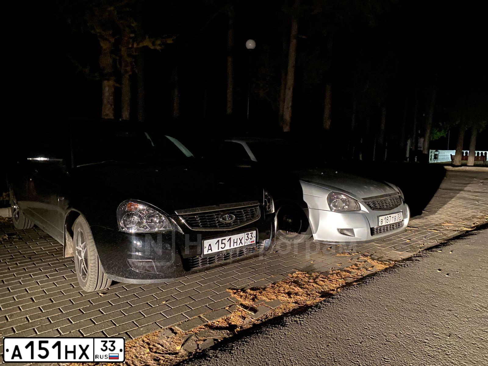 Фото автомобиля VOLKSWAGEN PASSAT, 1992 — госномер А151НХ33. Цвет: Красный