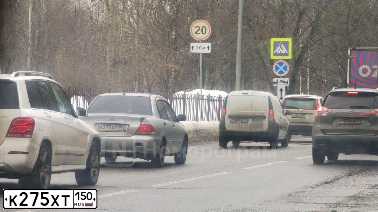 Фото автомобиля MITSUBISHI LANCER, 2004 — госномер К275ХТ150. Цвет: СЕРЕБРИСТЫЙ