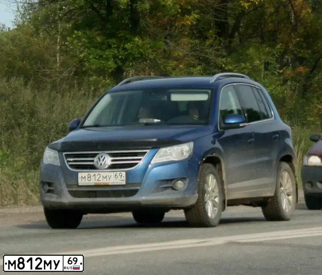 Фото автомобиля VOLKSWAGEN TIGUAN, 2009 — госномер М886КЕ67. Цвет: синий