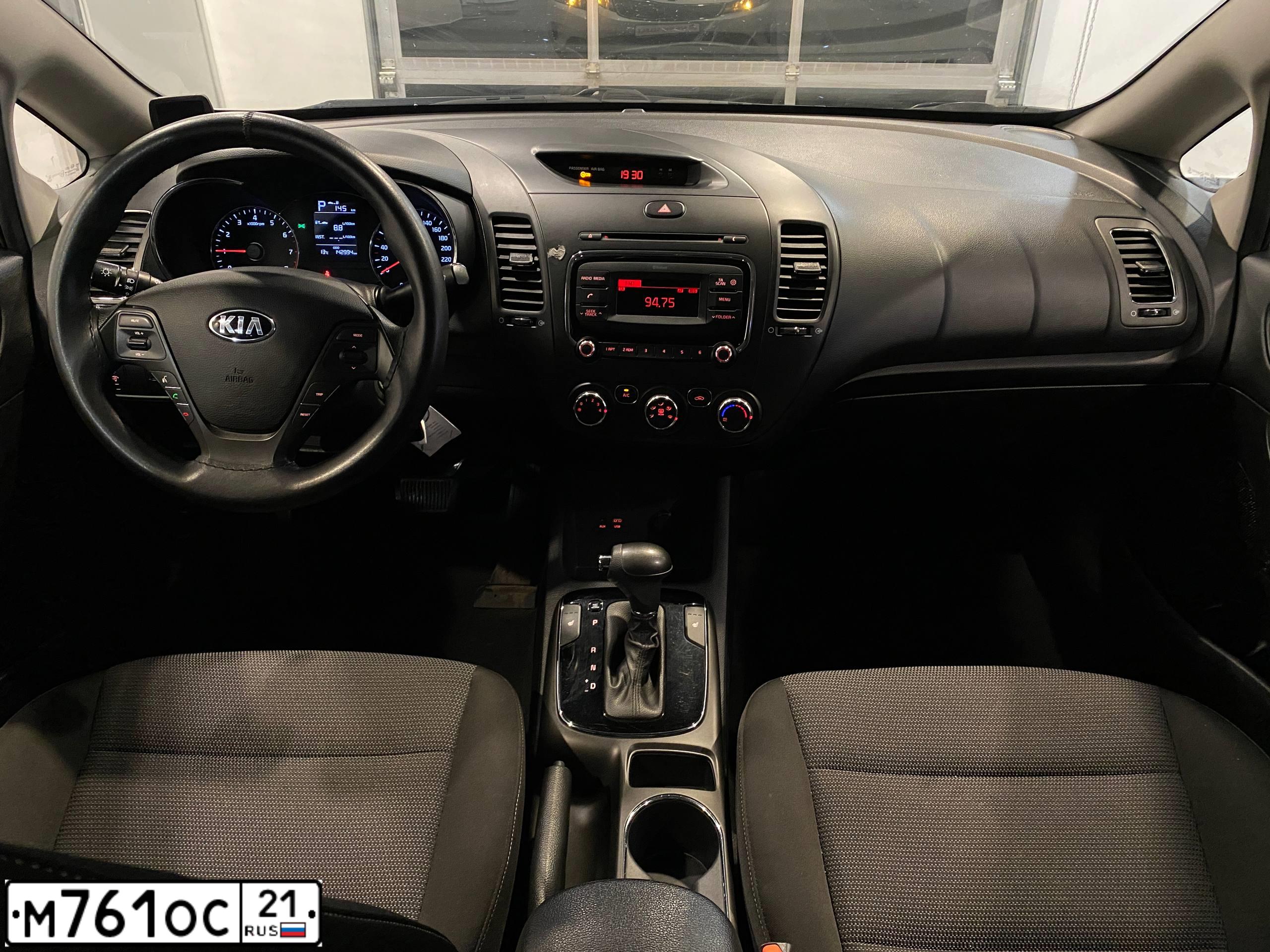 Фото автомобиля KIA CERATO, 2017 — госномер В600ЕЕ21. Цвет: СЕРЕБРИСТЫЙ