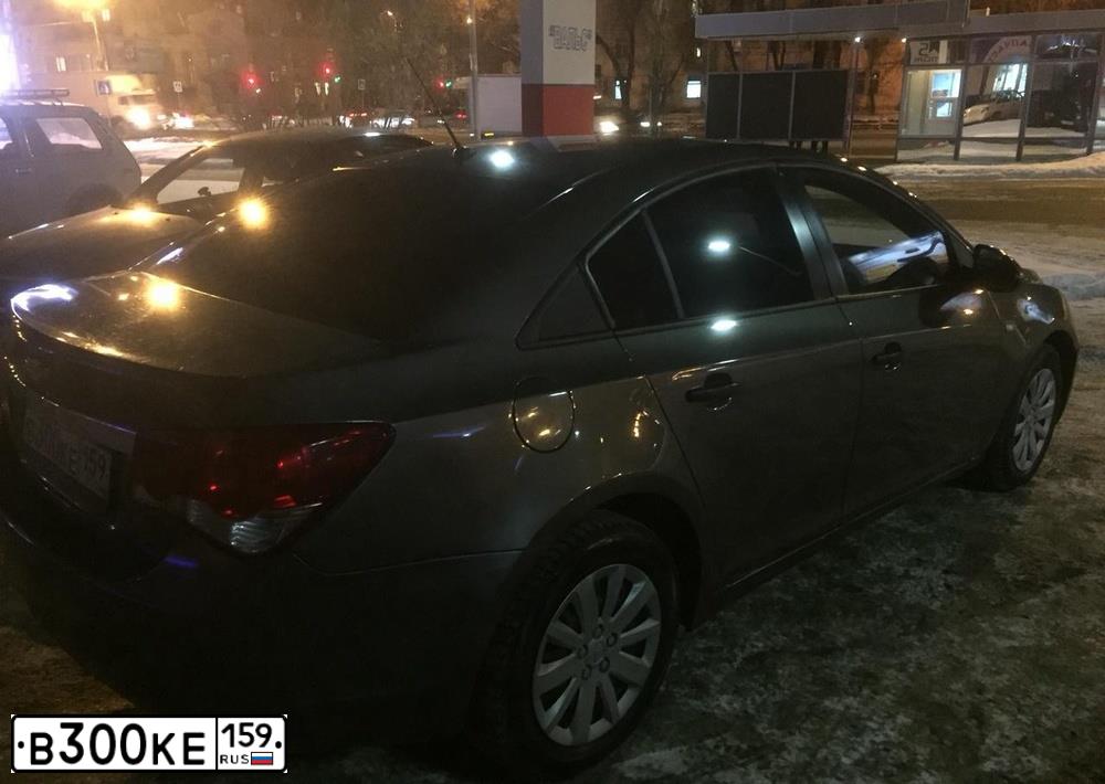 Фото автомобиля CHEVROLET CRUZE, 2012 — госномер В300КЕ159. Цвет: СЕРЫЙ