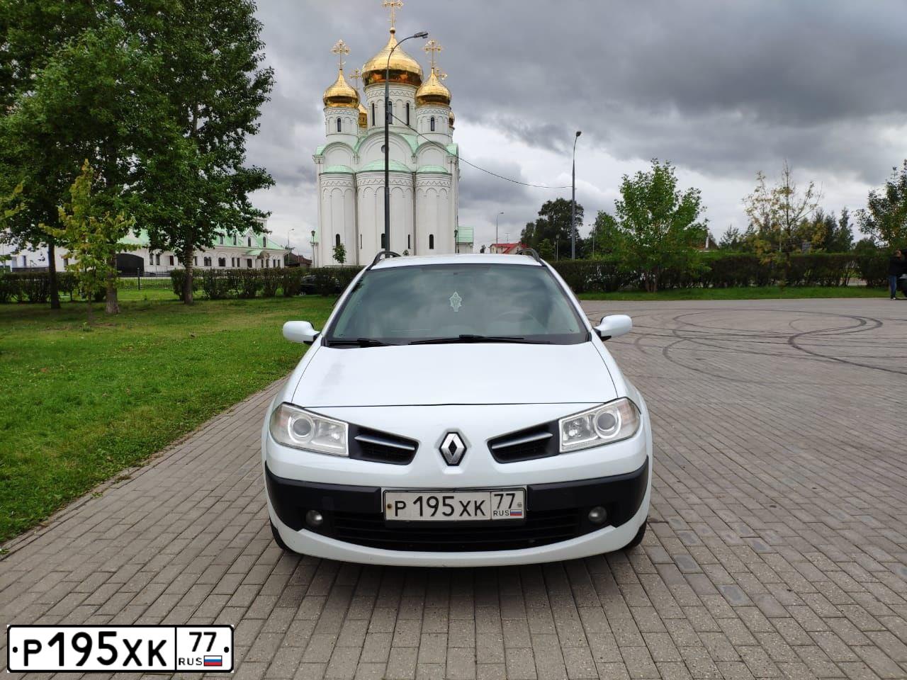 Фото автомобиля RENAULT MEGANE, 2009 — госномер М017ЕТ67. Цвет: Белый