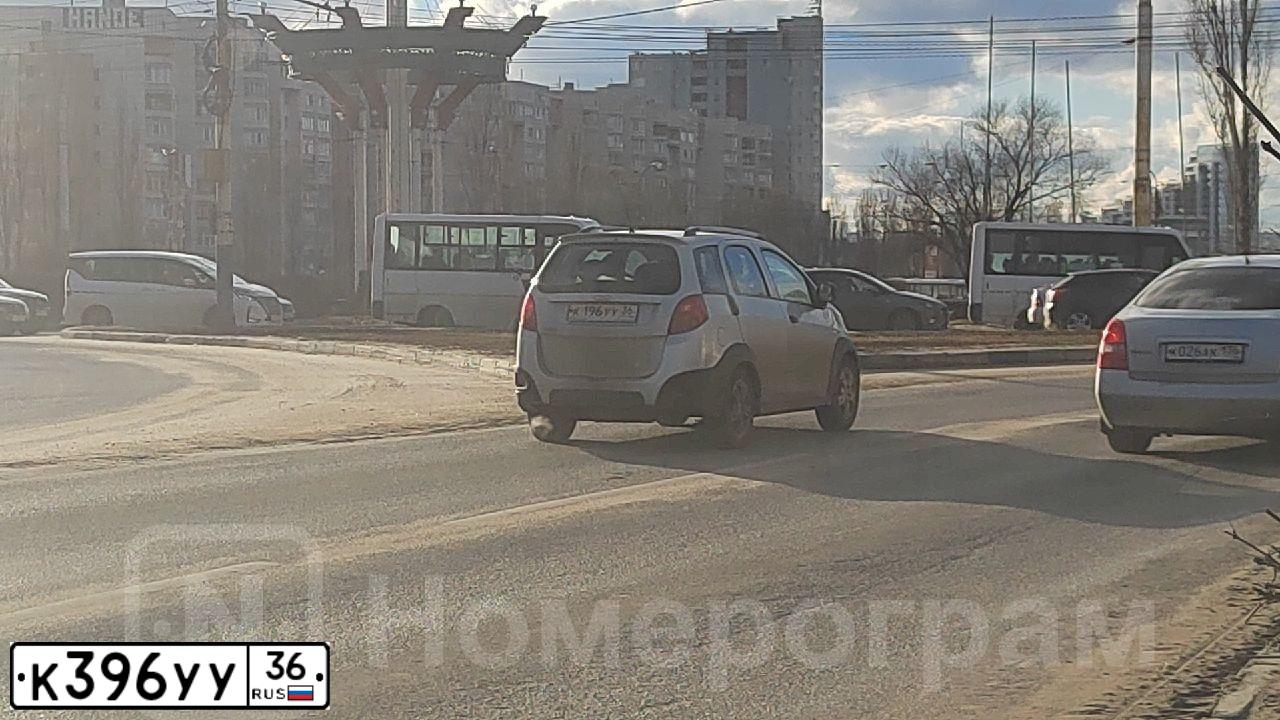 Фото автомобиля LADA 2172 PRIORA, 2013 — госномер Х334АВ31. Цвет: Белый