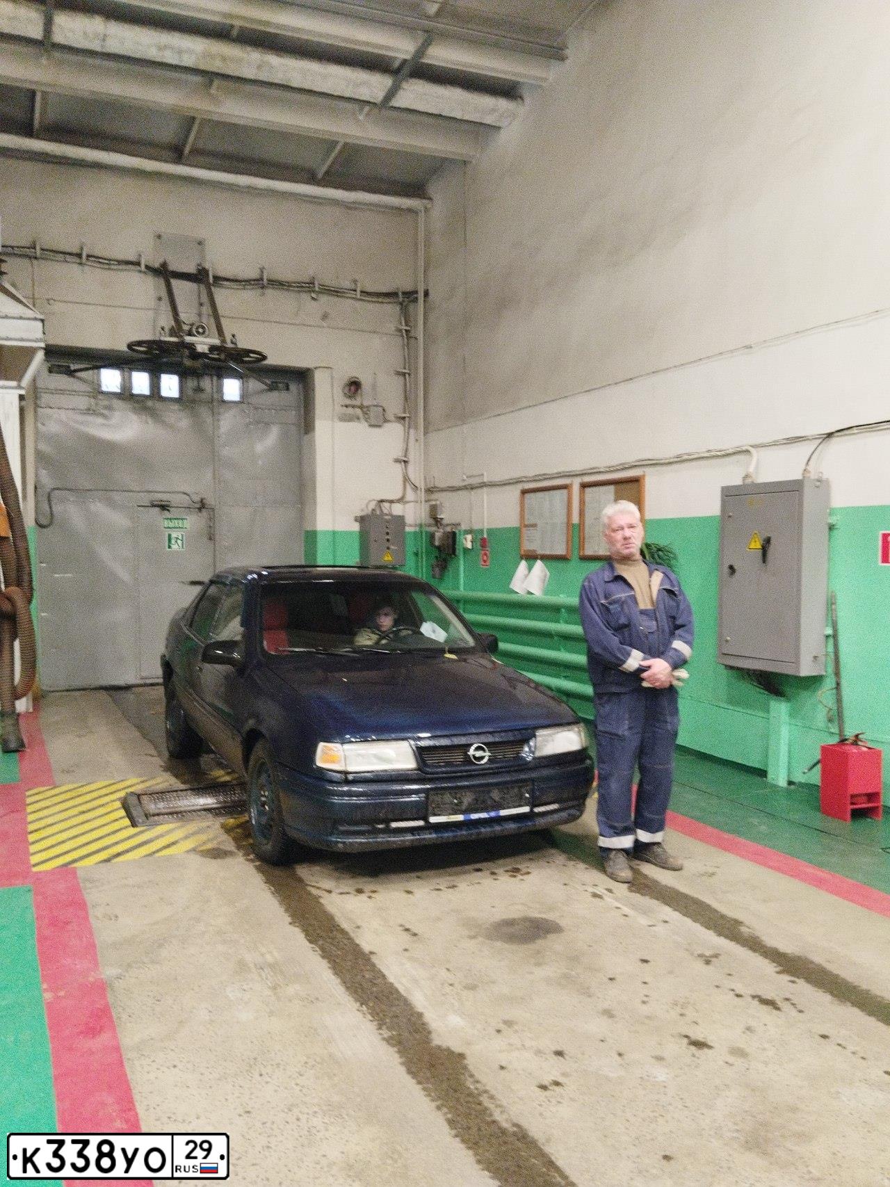 Фото автомобиля OPEL VECTRA, 1995 — госномер О947ОМ29. Цвет: ЗЕЛЕНЫЙ