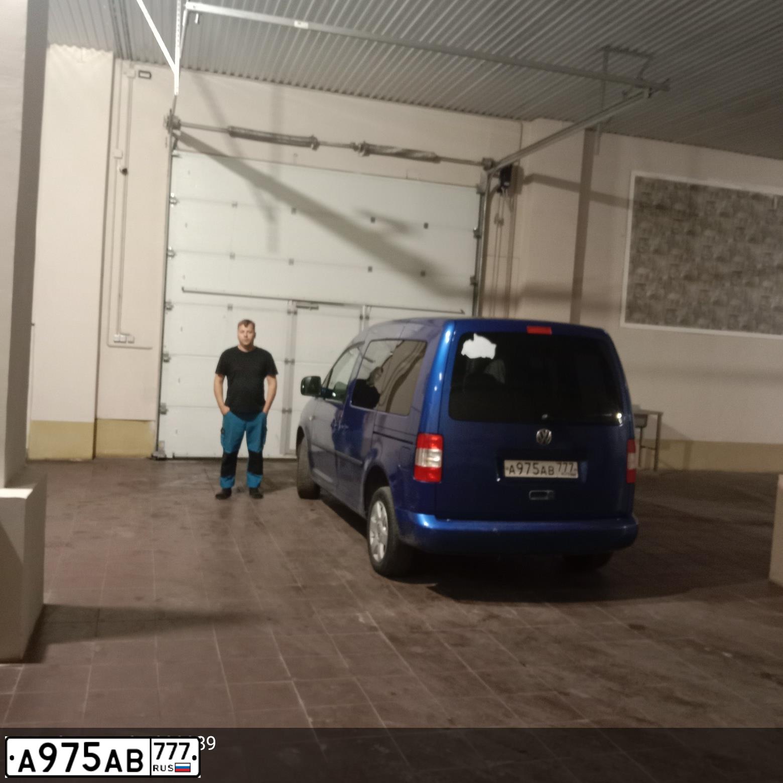 Фото автомобиля VOLKSWAGEN CADDY, 2009 — госномер Р744ХТ154