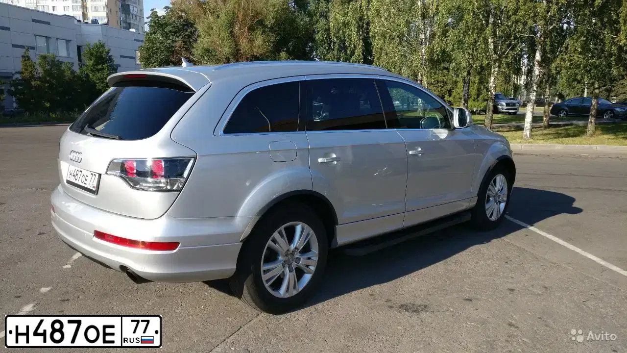 Фото автомобиля AUDI Q7, 2008 — госномер Н497ОЕ77. Цвет: Серебристый