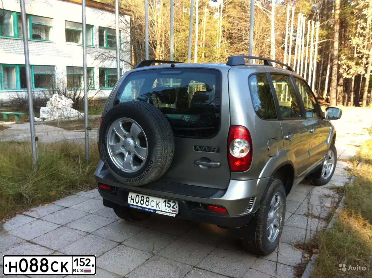 Фото автомобиля CHEVROLET NIVA, 2011 — госномер Н088СК152. Цвет: СЕРО-КОРИЧНЕВЫЙ
