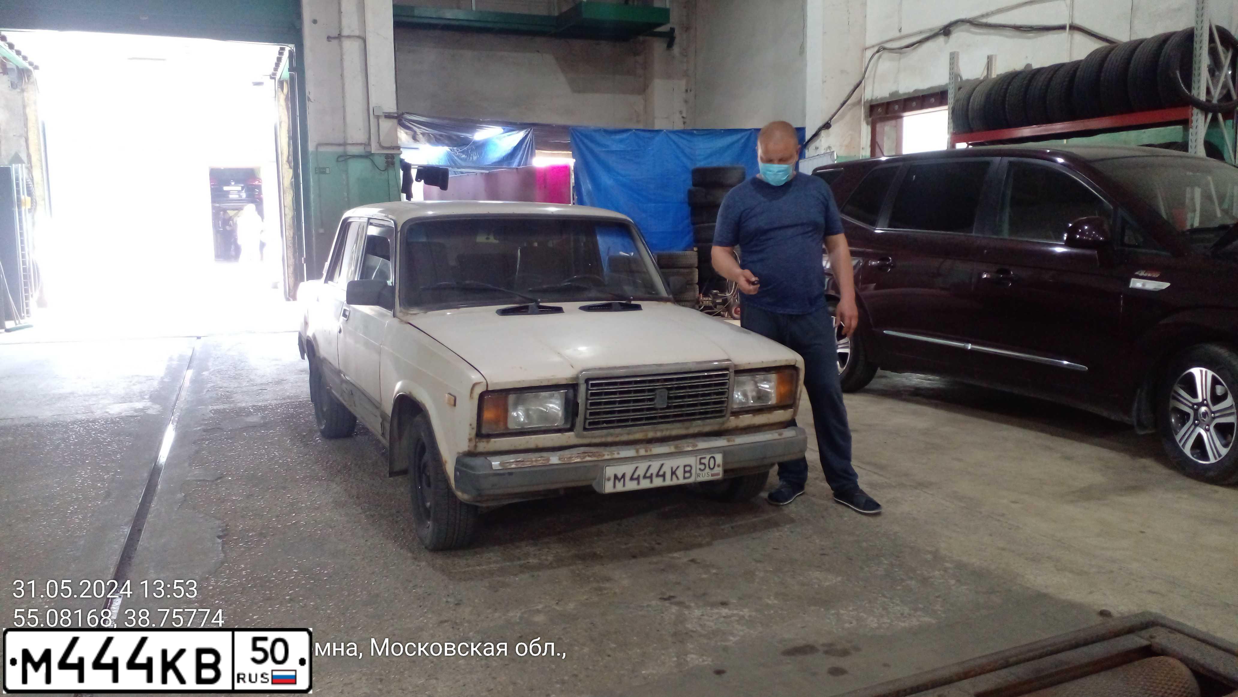 Фото автомобиля LADA 2107, 1995 — госномер М444КВ50. Цвет: СЕРЫЙ