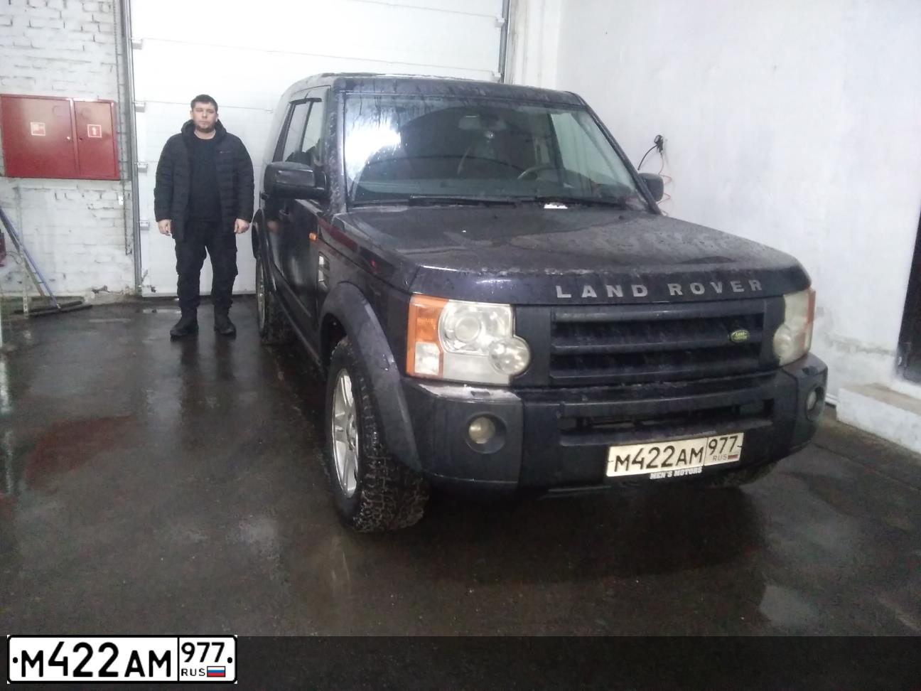 Фото автомобиля LANDROVER DISCOVERY, 2006 — госномер М422АМ977. Цвет: Темно-синий