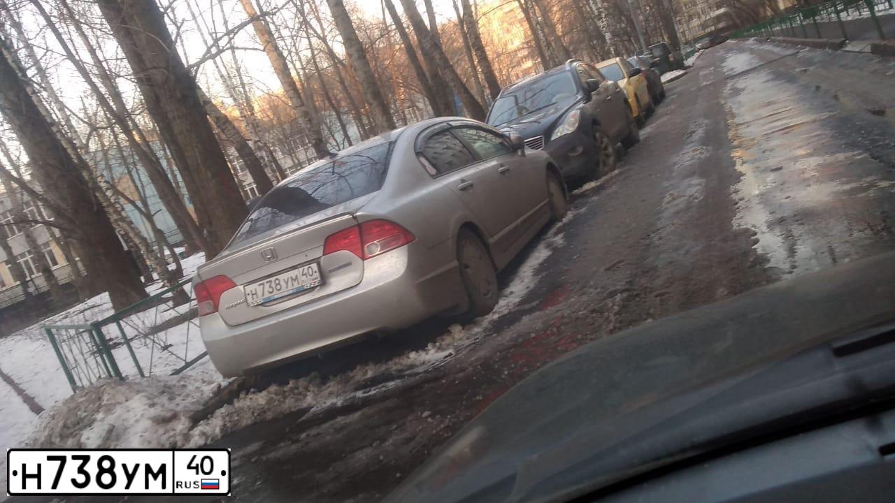 Фото автомобиля HONDA CIVIC, 2006 — госномер Р738УМ40. Цвет: Серебристый