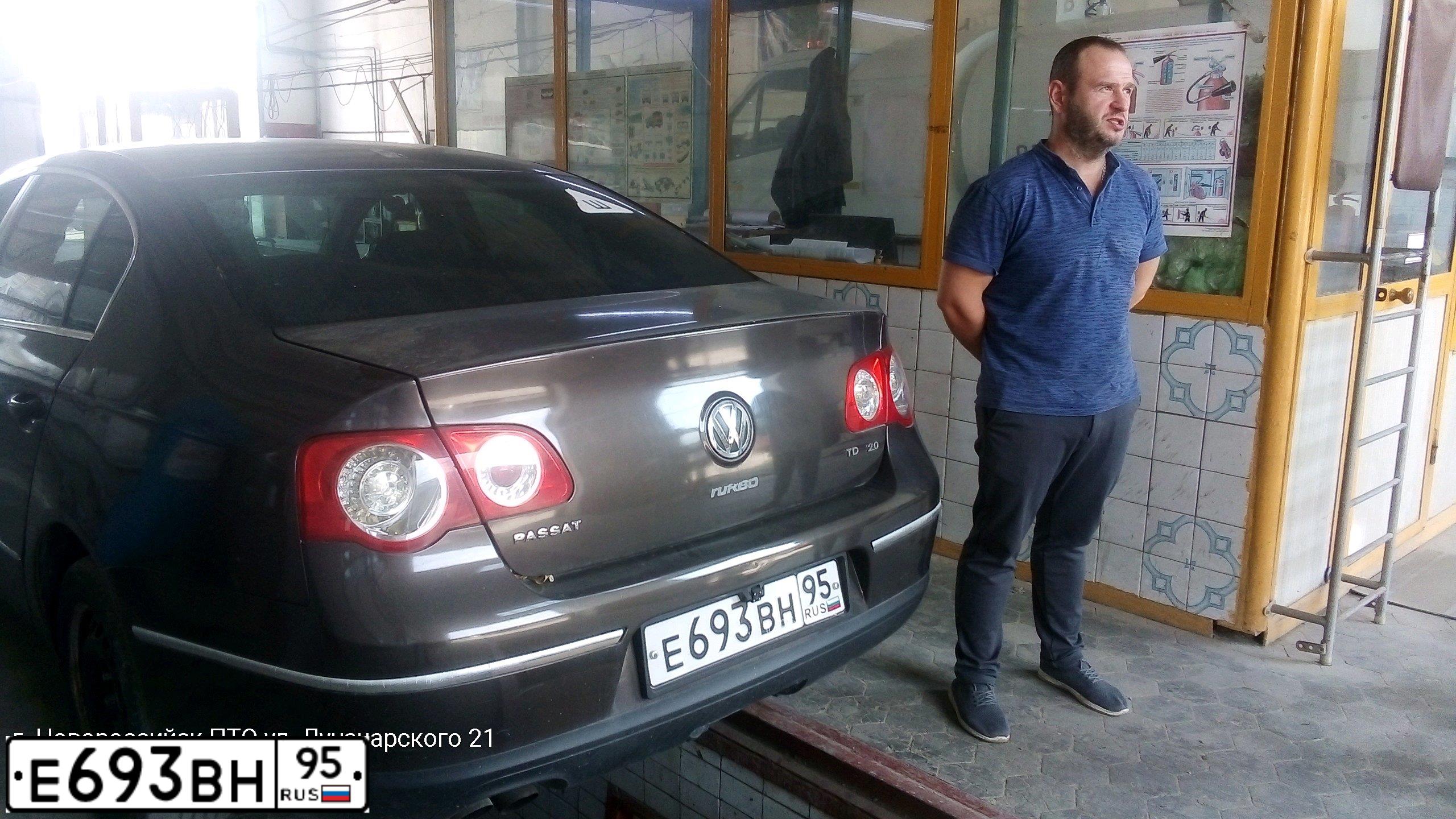 Фото автомобиля VOLKSWAGEN PASSAT, 2007 — госномер В757МР123. Цвет: Коричневый