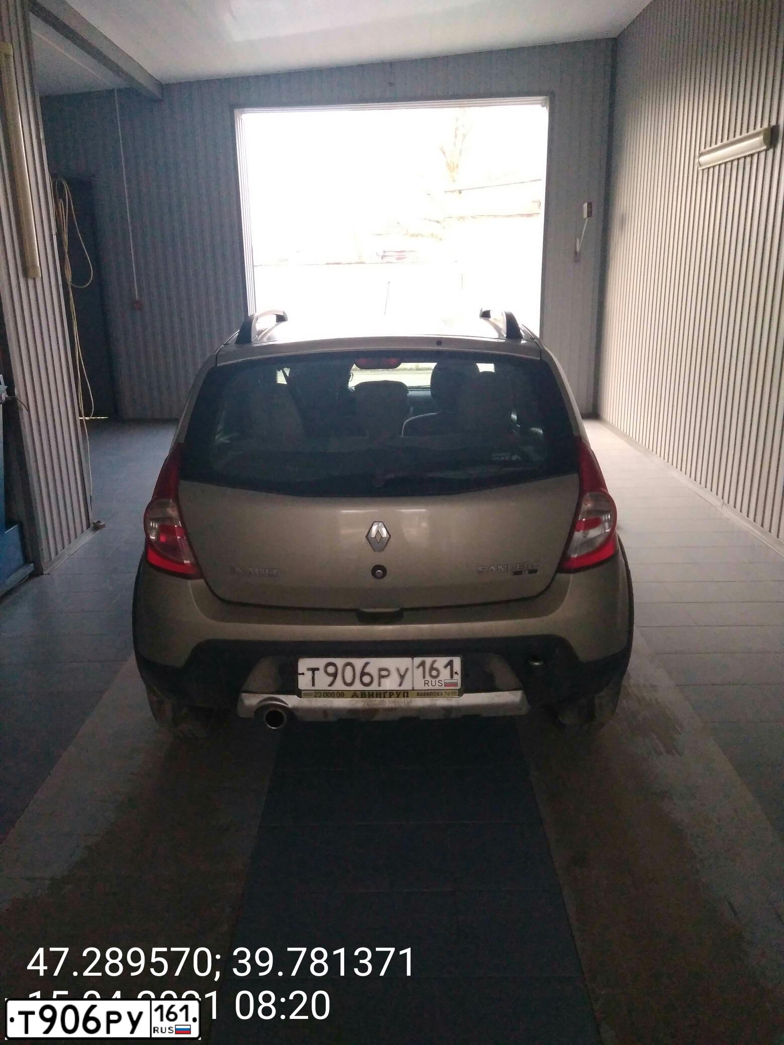 Фото автомобиля RENAULT SANDERO, 2013 — госномер У987ЕХ761. Цвет: БЕЖЕВЫЙ