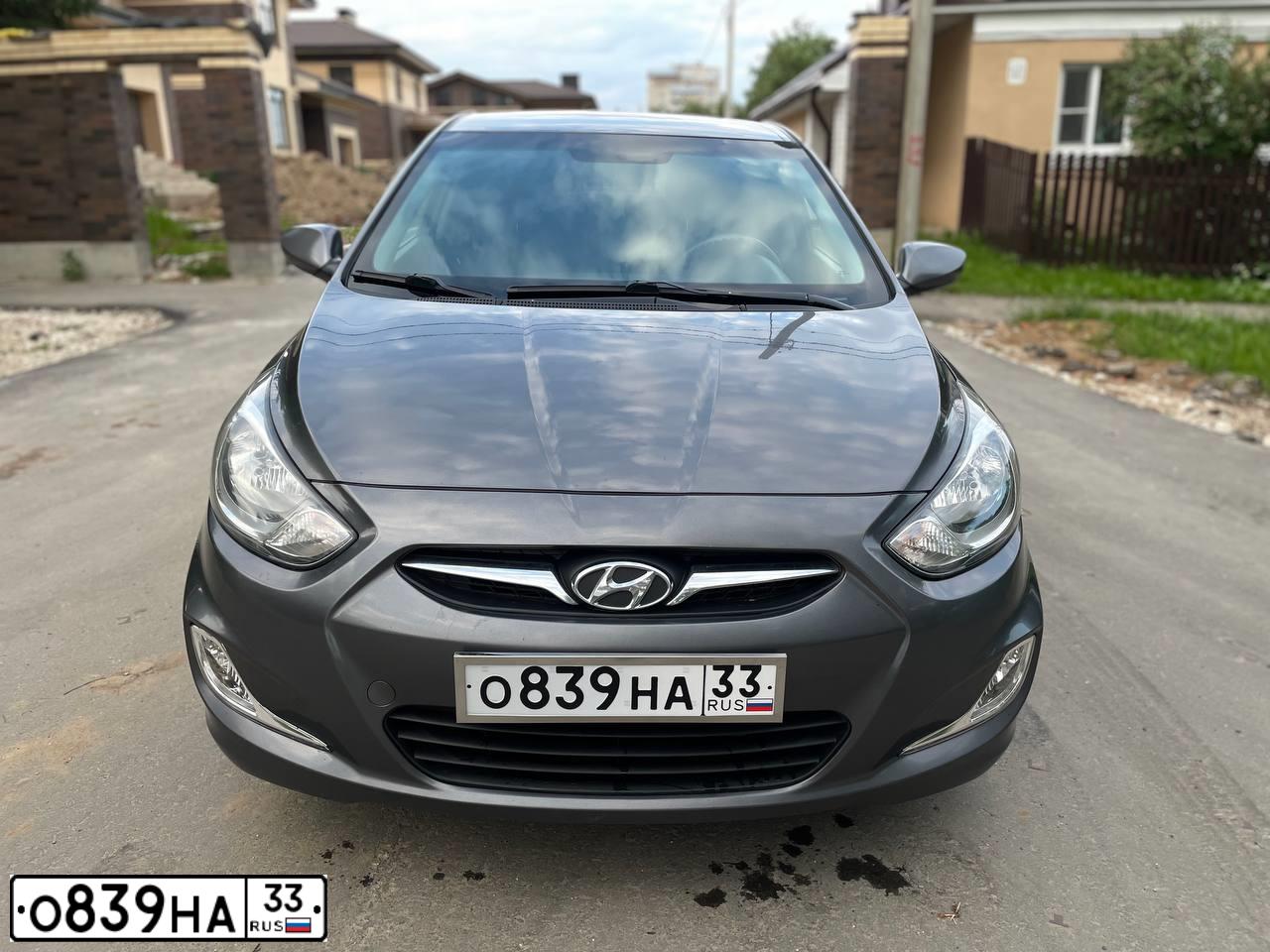 Фото автомобиля HYUNDAI SOLARIS, 2013 — госномер О839НА33. Цвет: ЧЕРНО-СЕРЫЙ