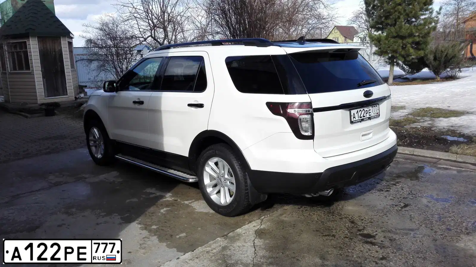 Фото автомобиля FORD EXPLORER, 2015 — госномер А122РЕ777. Цвет: Белый