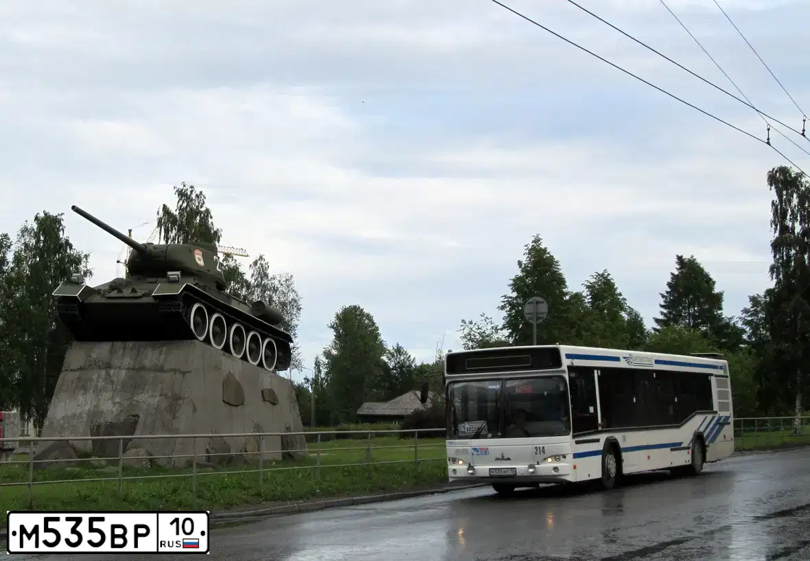 Фото автомобиля MAZ 103, 2013 — госномер М535ВР10. Цвет: Белый