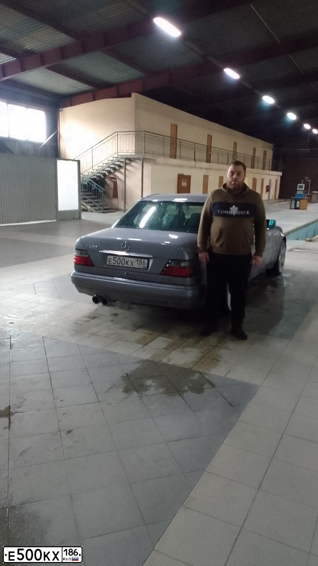 Фото автомобиля MERCEDES E-KLASSE, 2010 — госномер Е500КХ186. Цвет: ЧЕРНЫЙ