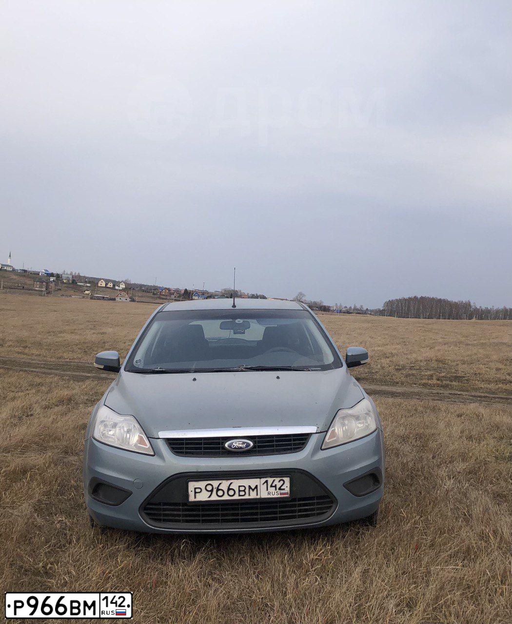 Фото автомобиля FORD FOCUS, 2009 — госномер К940ВМ53. Цвет: Темно-синий