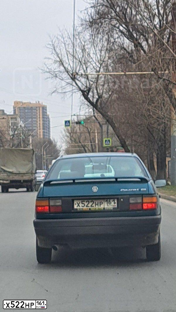 Фото автомобиля VOLKSWAGEN PASSAT, 1991 — госномер Х522НР161. Цвет: ЗЕЛЕНЫЙ