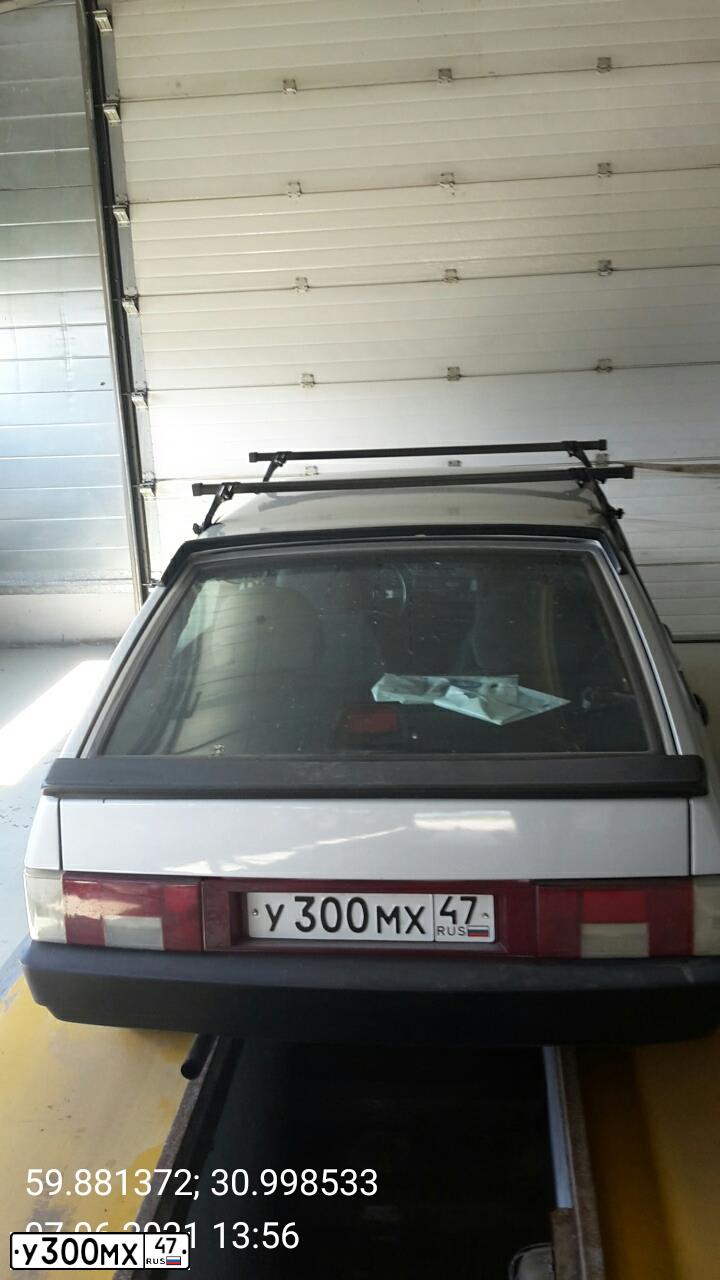 Фото автомобиля LADA 2109 SAMARA, 2003 — госномер У300МХ47. Цвет: СВЕТЛО-СЕРЕБРИСТЫЙ МЕТАЛЛ