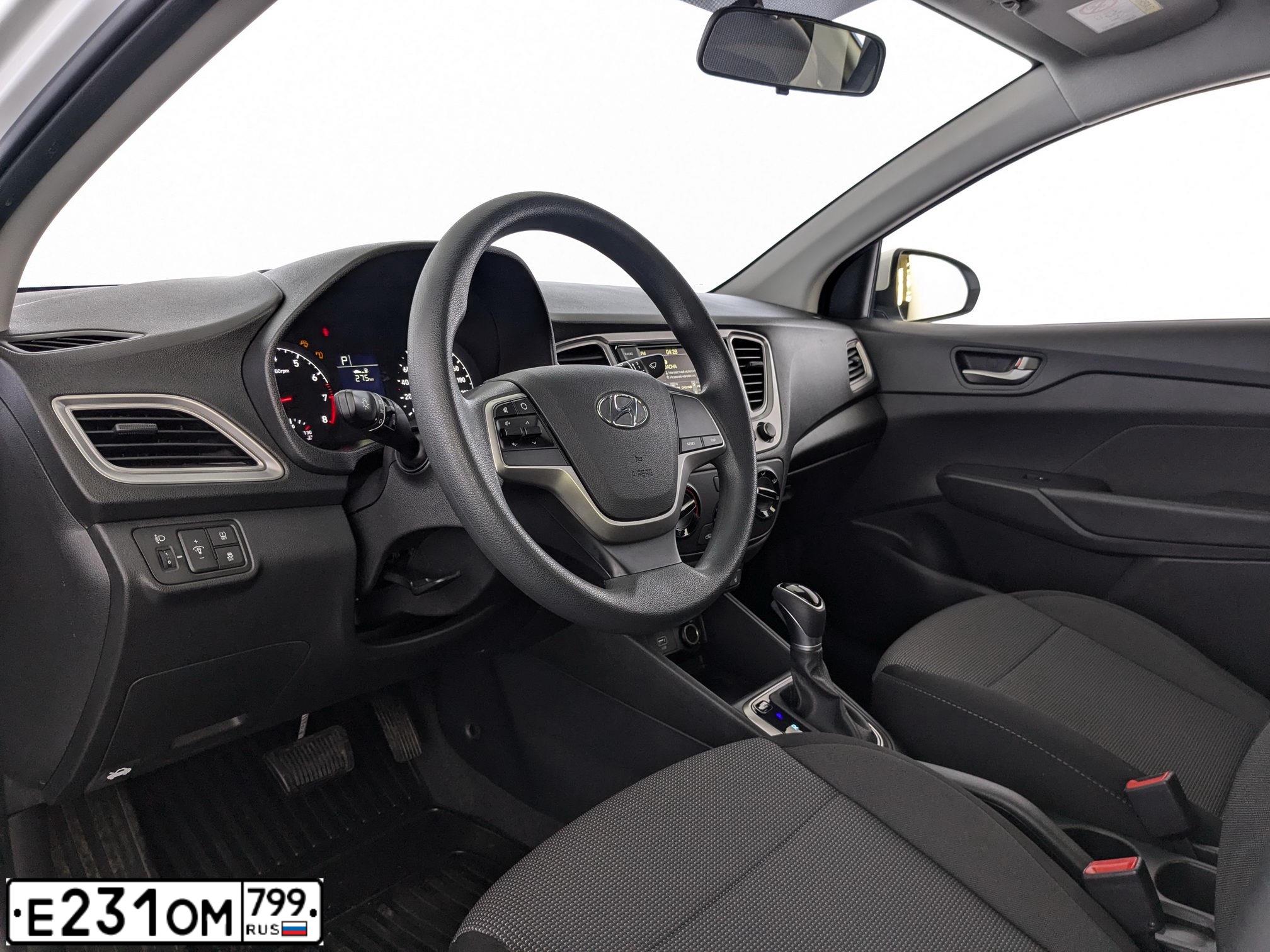 Фото автомобиля HYUNDAI SOLARIS, 2019 — госномер Т522СТ797. Цвет: Белый