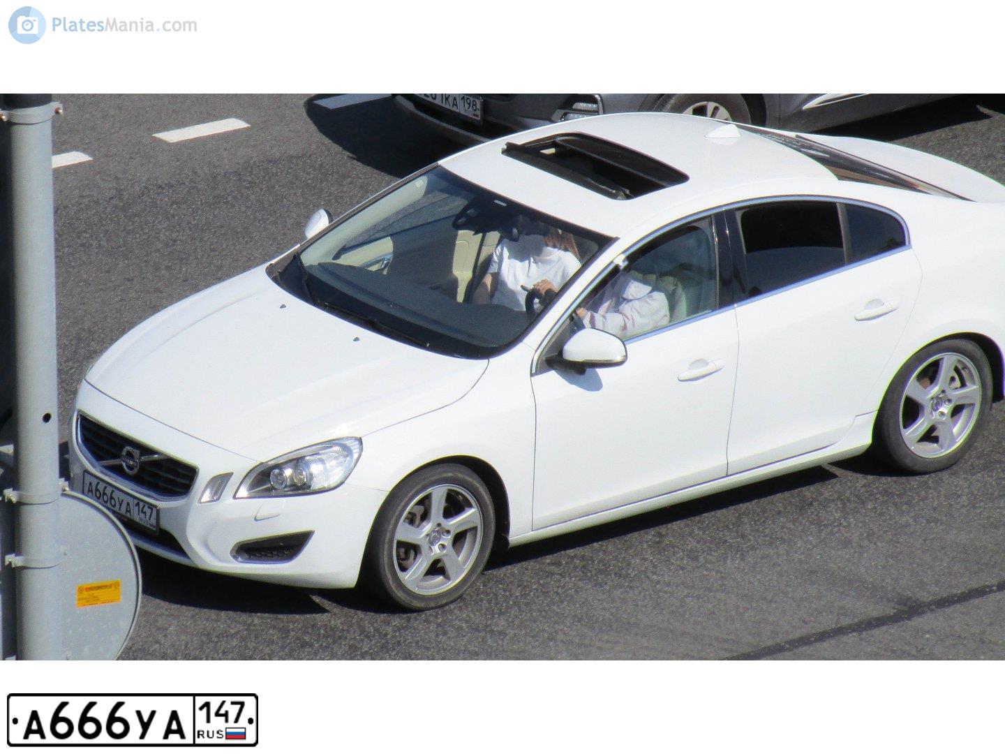Фото автомобиля VOLVO S60, 2012 — госномер А666УА147. Цвет: БЕЛЫЙ