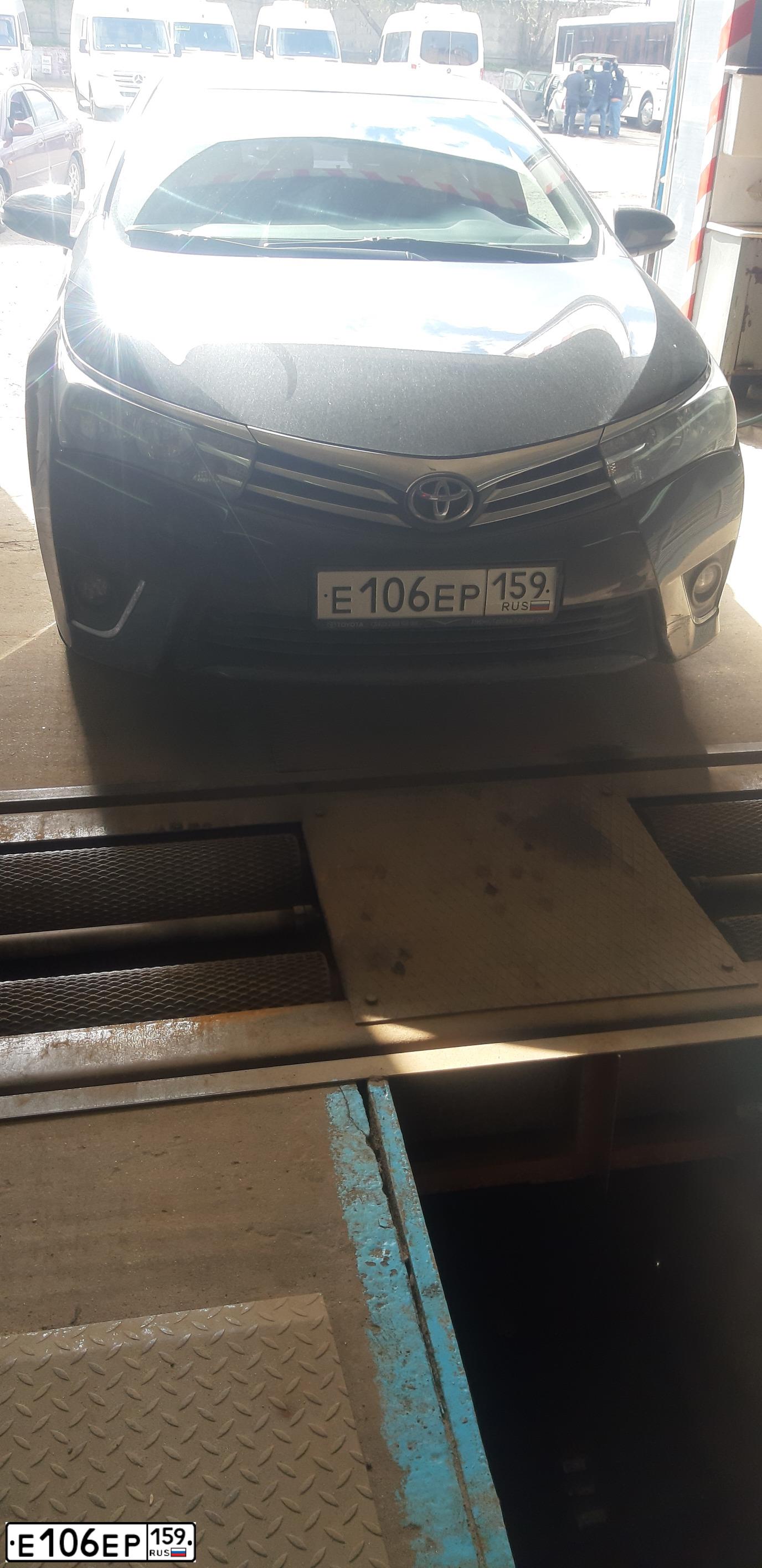 Фото автомобиля TOYOTA COROLLA, 2013 — госномер Е106ЕР159. Цвет: ЧЕРНЫЙ