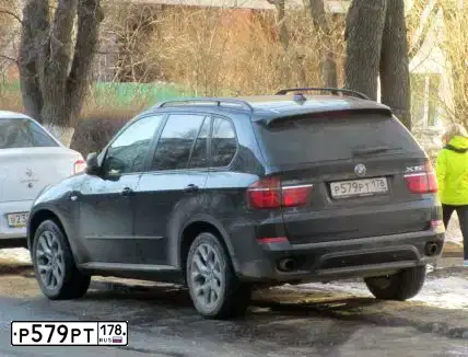 Фото автомобиля BMW X5, 2013 — госномер Р579РТ178. Цвет: ЧЕРНЫЙ