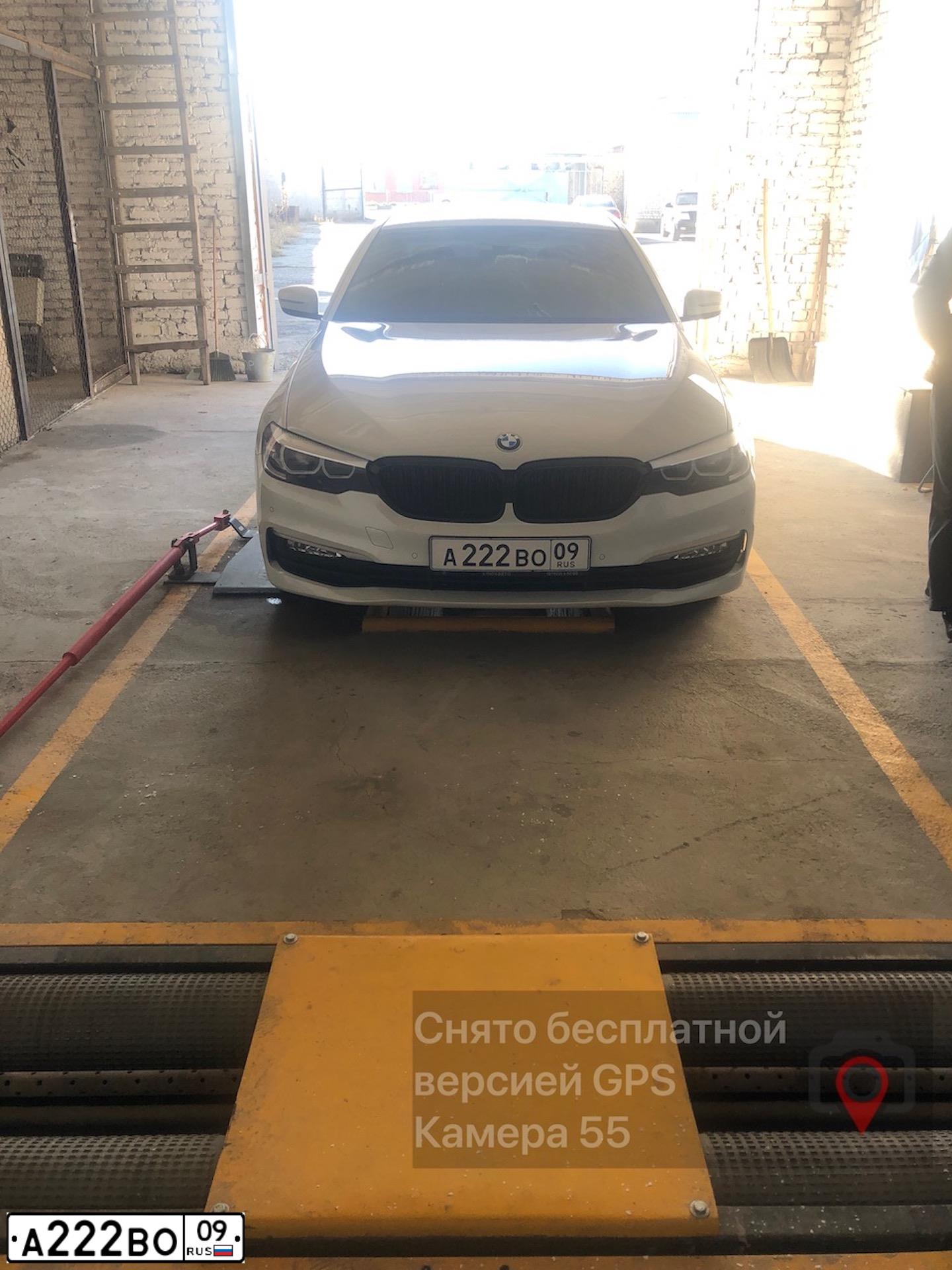 Фото автомобиля BMW SERIE 5, 2018 — госномер Н555ВМ26. Цвет: БЕЛЫЙ МЕТАЛЛИК