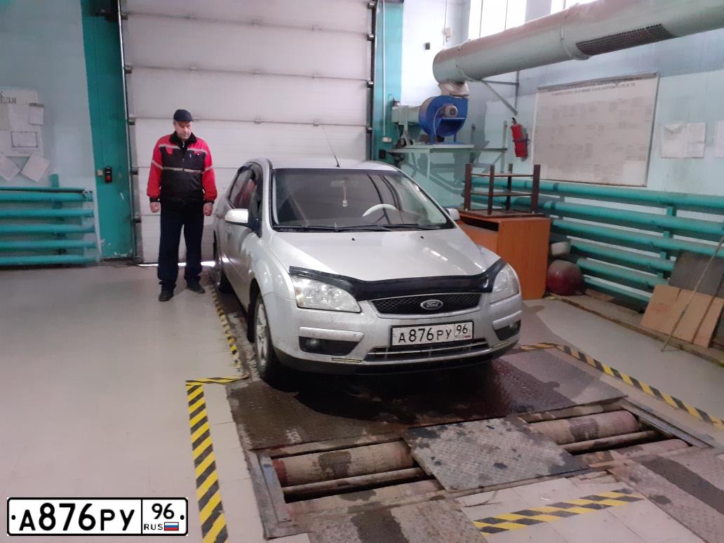 Фото автомобиля FORD FOCUS, 2007 — госномер А876РУ96. Цвет: СВЕТЛО-СЕРЫЙ