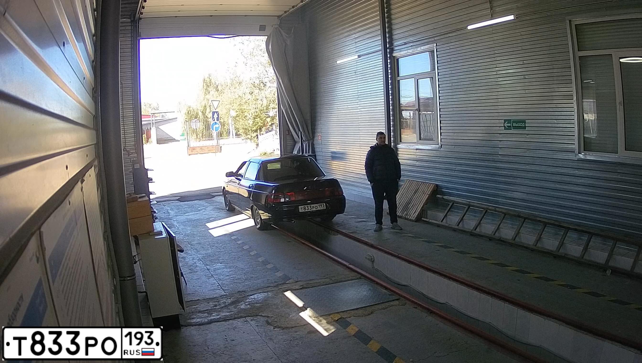 Фото автомобиля BOGDAN 2110/2111, 2010 — госномер О626МР01. Цвет: ЧЕРНЫЙ
