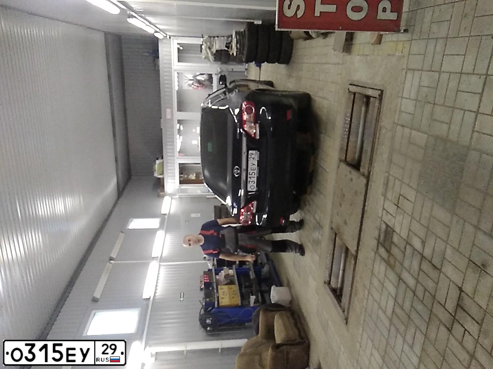 Фото автомобиля ТОЙОТА КОРОЛЛА, 2011 — госномер М972НА35. Цвет: ЧЕРНЫЙ