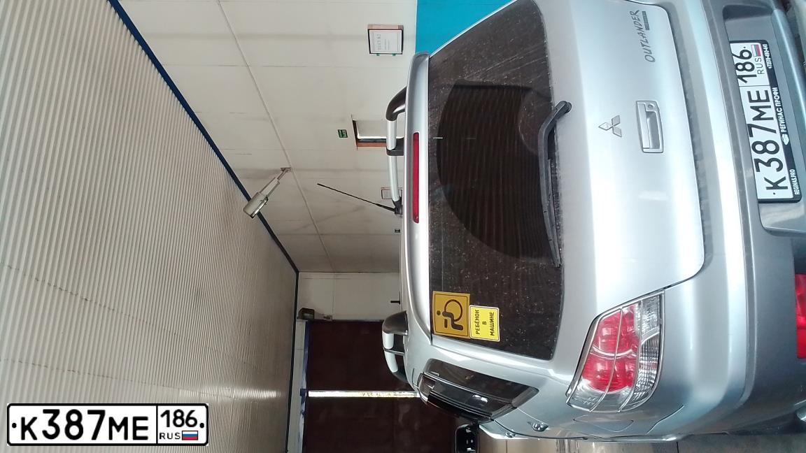 Фото автомобиля MITSUBISHI OUTLANDER, 2004 — госномер М362ВР774. Цвет: Серебристый