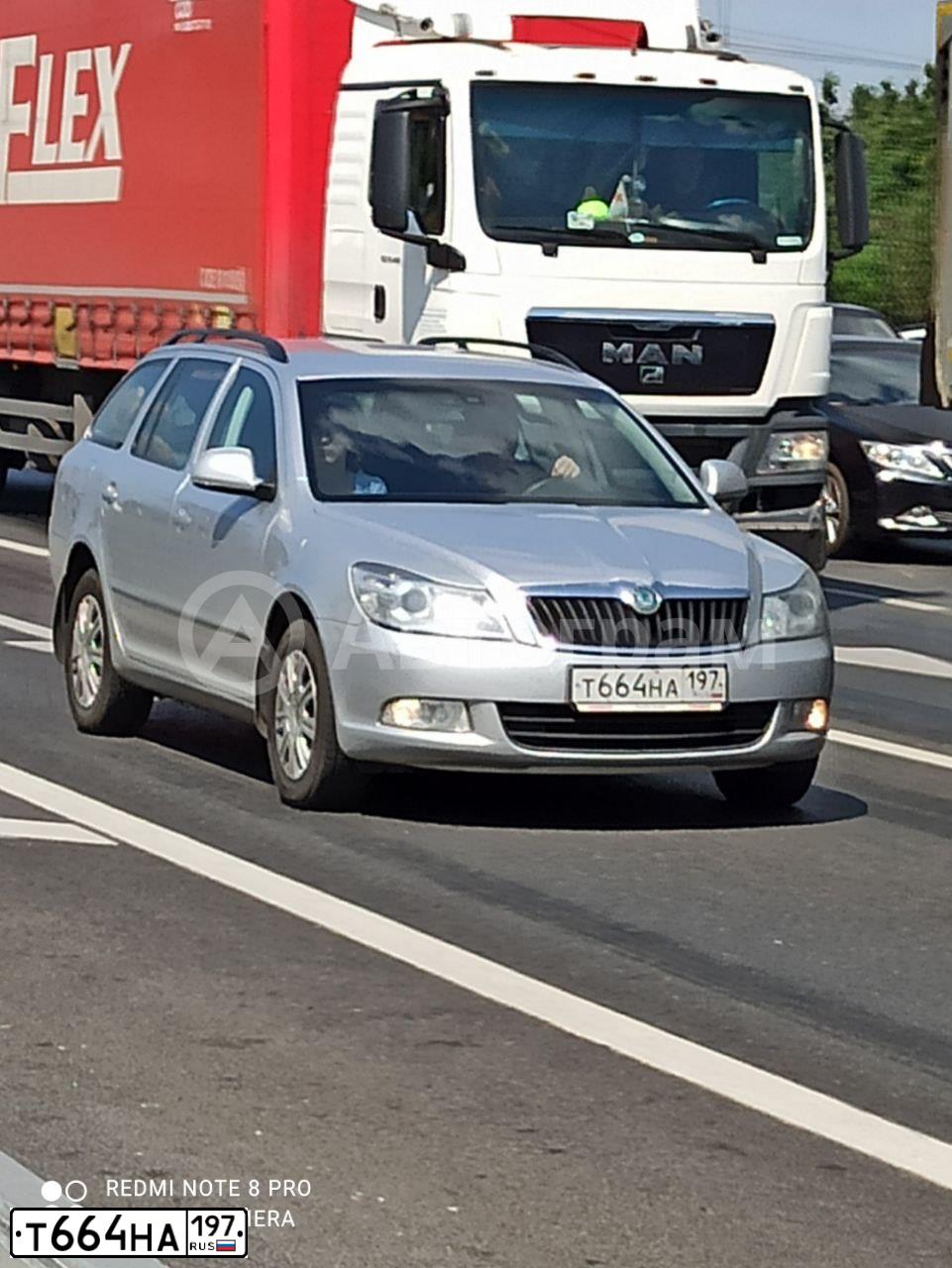 Фото автомобиля SKODA OCTAVIA, 2011 — госномер Т664НА197. Цвет: СЕРЕБРИСТЫЙ