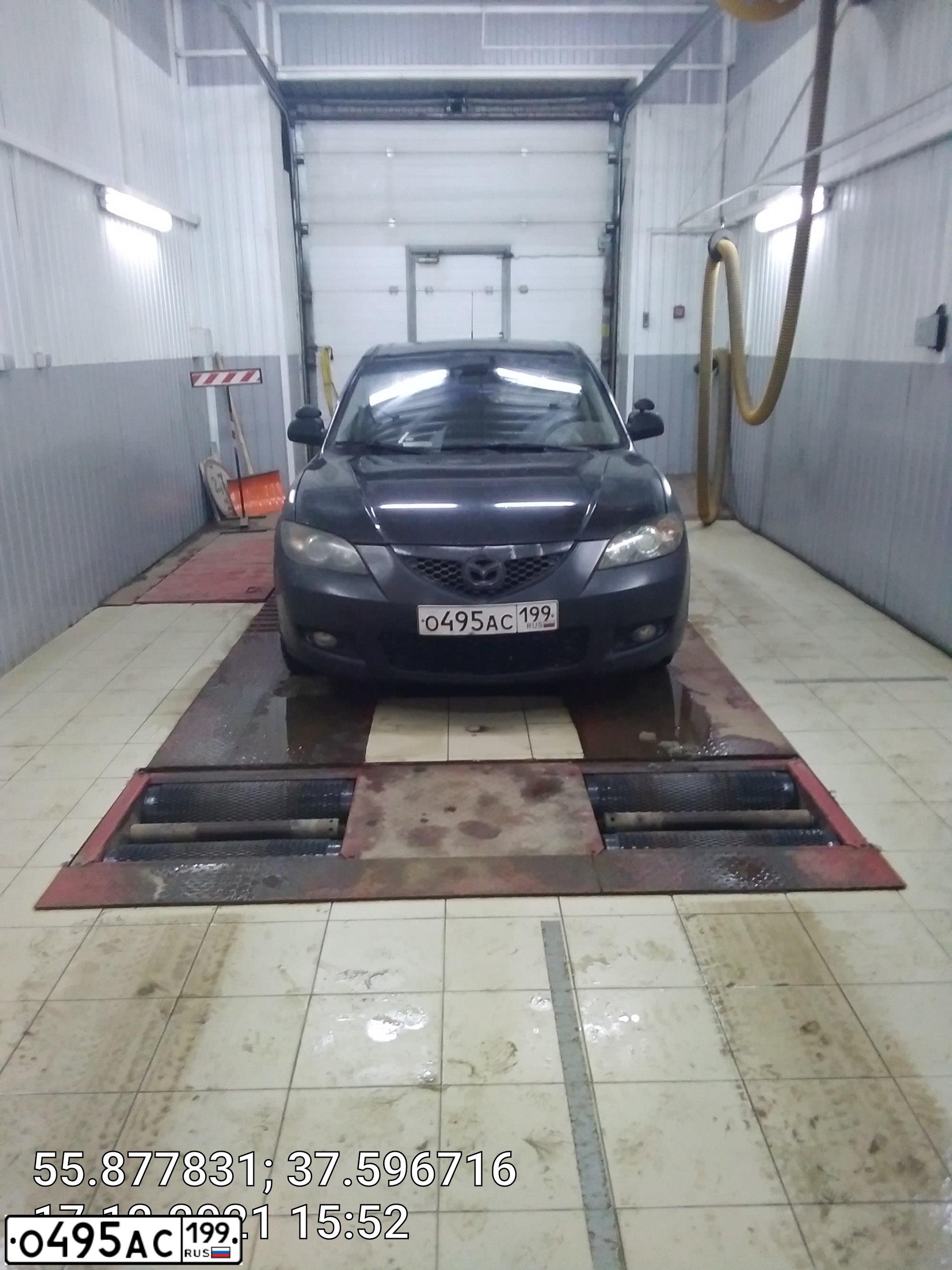 Фото автомобиля MAZDA 3, 2006 — госномер О495АС199. Цвет: ЧЕРНЫЙ