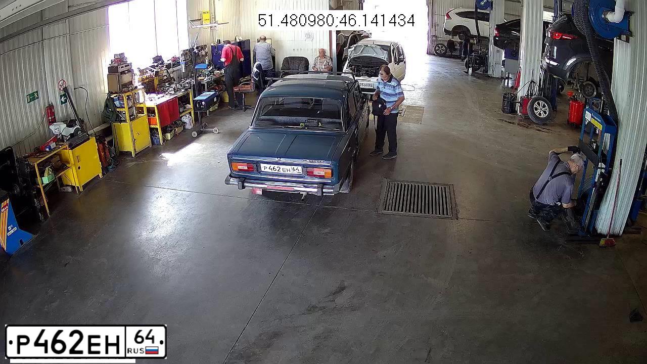 Фото автомобиля LADA 2106, 2001 — госномер Р462ЕН64. Цвет: СИНЕ ЗЕЛЕНЫЙ