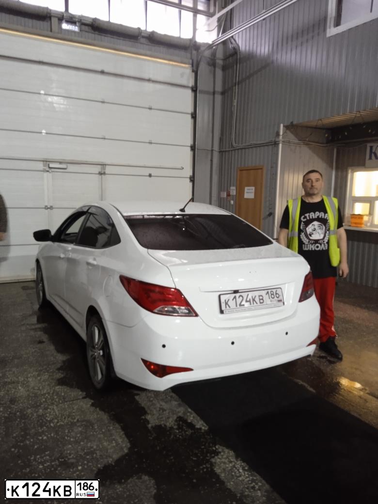 Фото автомобиля HYUNDAI SOLARIS, 2013 — госномер О400ОС72. Цвет: Белый
