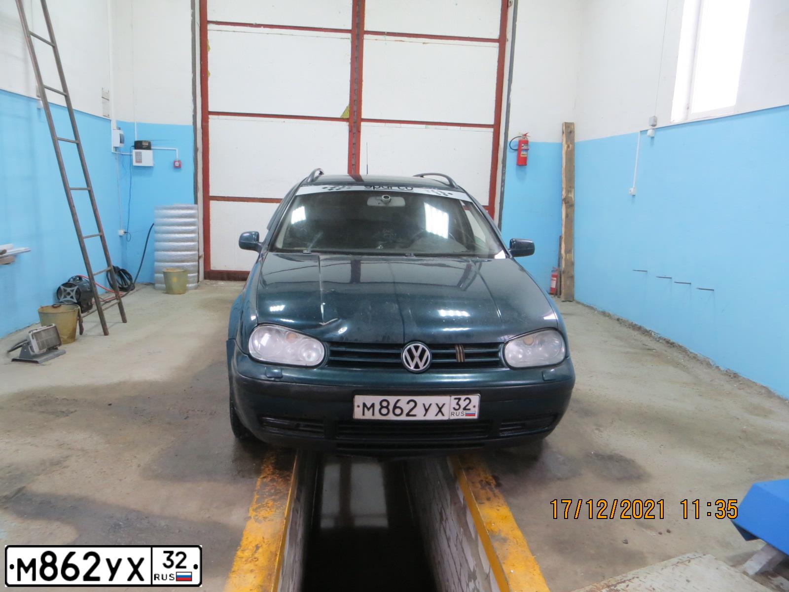 Фото автомобиля VOLKSWAGEN GOLF, 2000 — госномер М862УХ32. Цвет: ЗЕЛЕНЫЙ