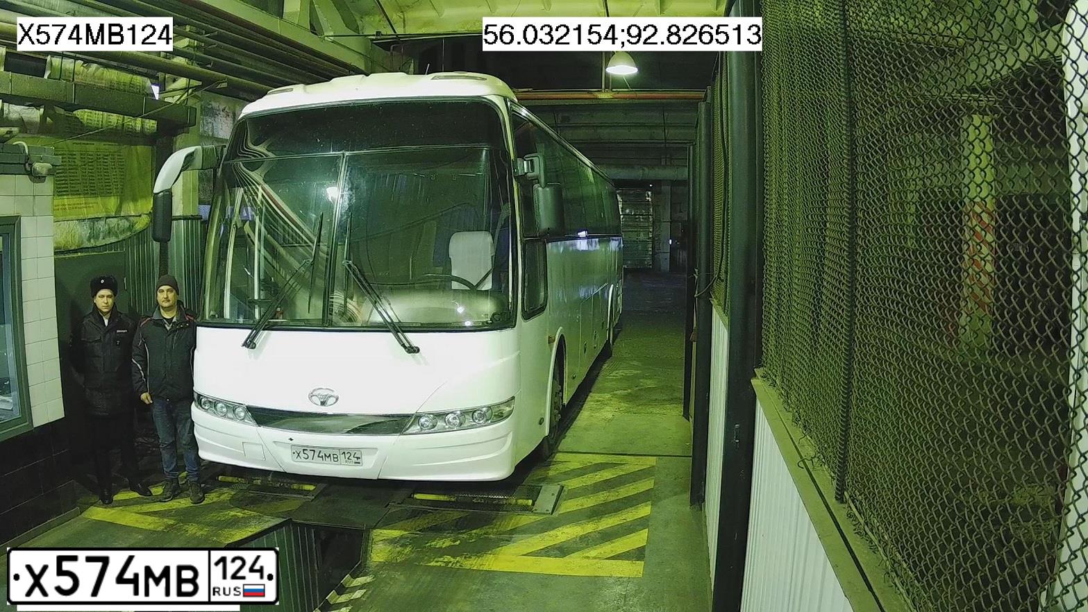 Фото автомобиля DAEWOO SERIE BH, 2013 — госномер Х574МВ124. Цвет: Белый