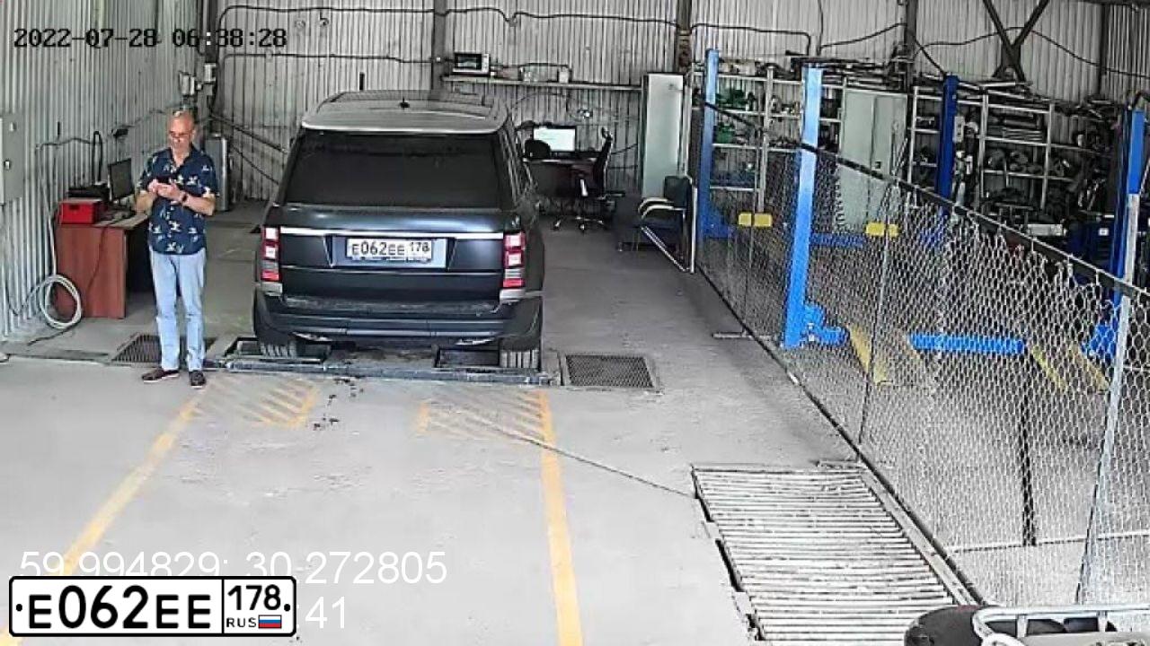 Фото автомобиля LANDROVER RANGE ROVER, 2008 — госномер Т950РВ198. Цвет: ЧЕРНЫЙ