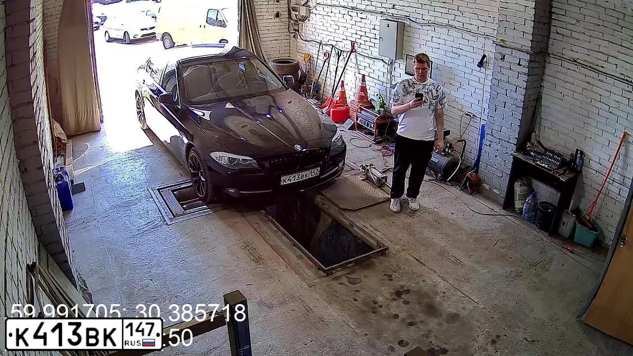 Фото автомобиля BMW SERIE 5, 2011 — госномер О999ЕА47. Цвет: ЧЕРНЫЙ