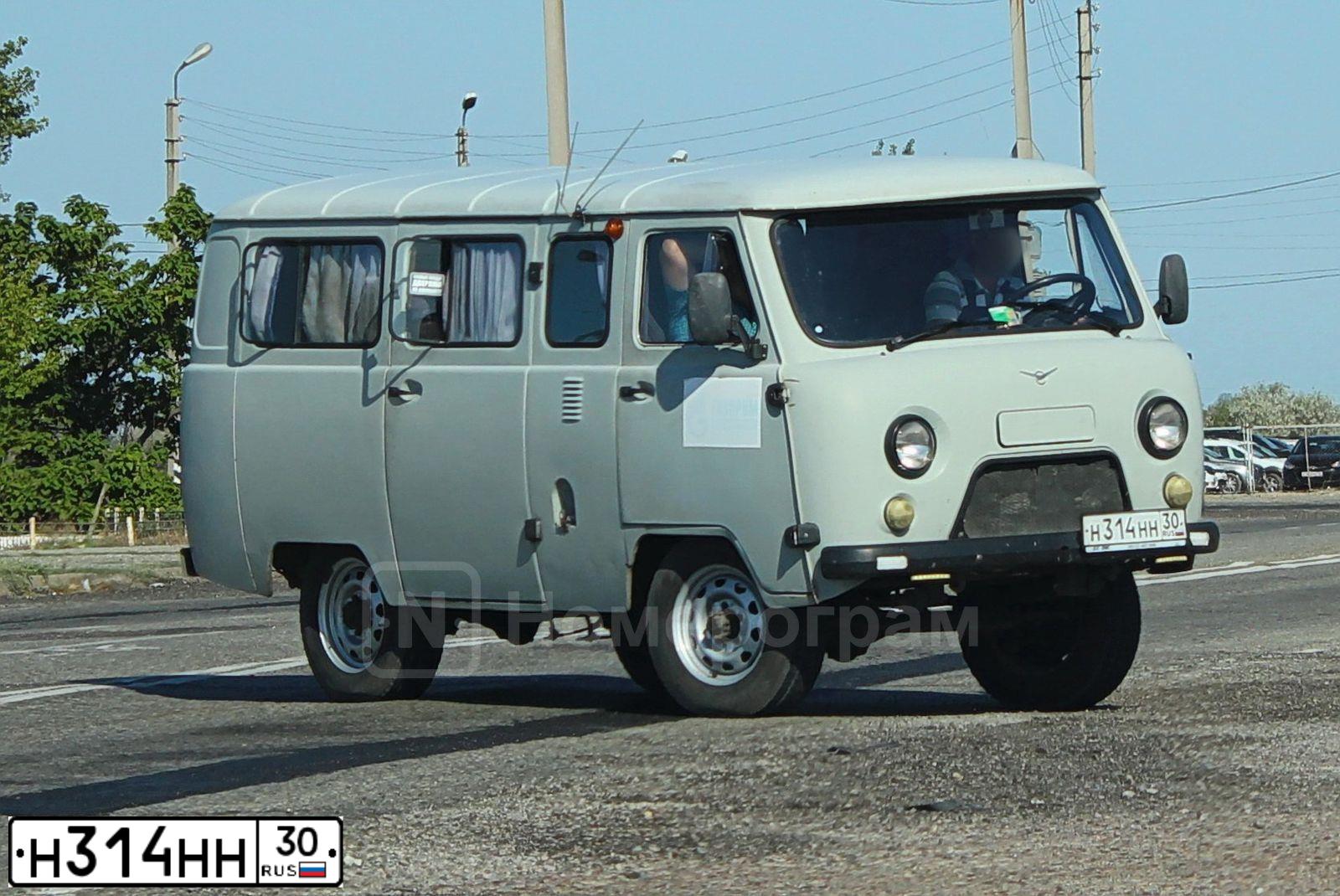 Фото автомобиля UAZ 2206, 2013 — госномер Н314НН30. Цвет: БЕЛАЯ НОЧЬ