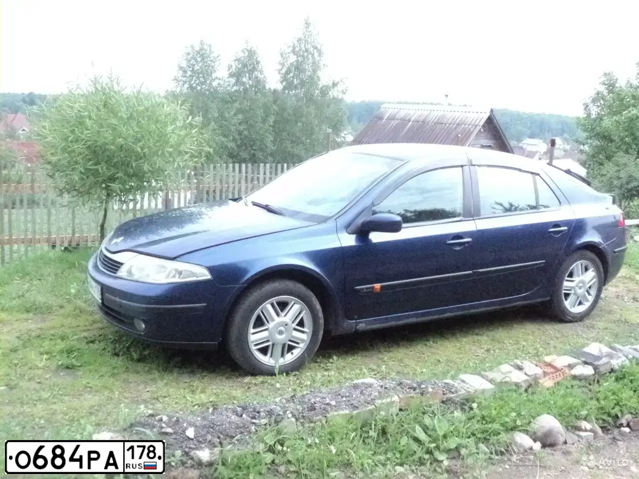 Фото автомобиля RENAULT LAGUNA, 2001 — госномер О684РА178. Цвет: синий