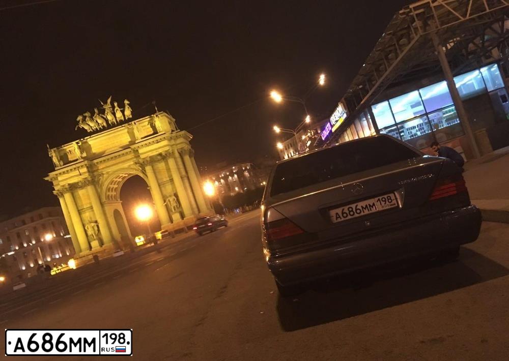 Фото автомобиля MERCEDES S-KLASSE, 1993 — госномер А686ММ198. Цвет: Серый
