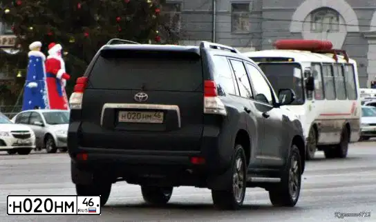 Фото автомобиля TOYOTA LANDCRUISER, 2019 — госномер Н020НМ46. Цвет: ЧЕРНЫЙ