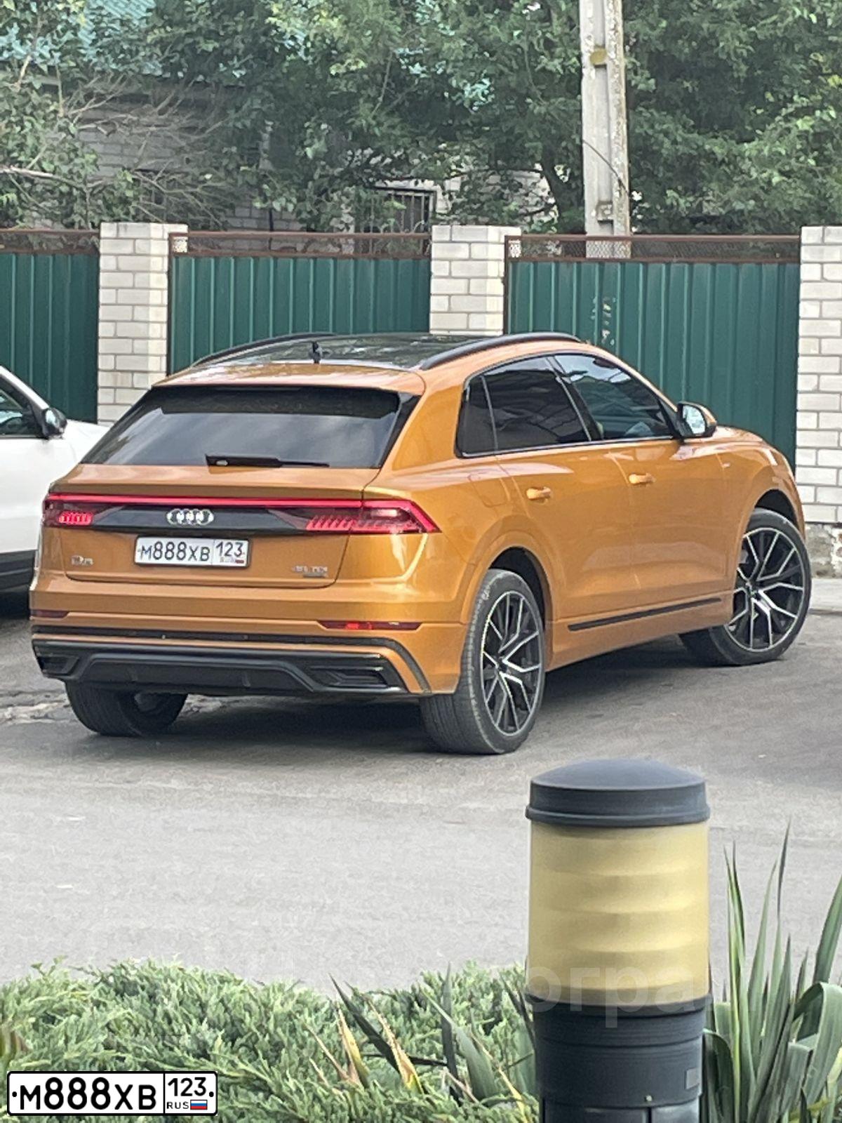 Фото автомобиля AUDI Q8, 2020 — госномер Н685МТ193. Цвет: Оранжевый