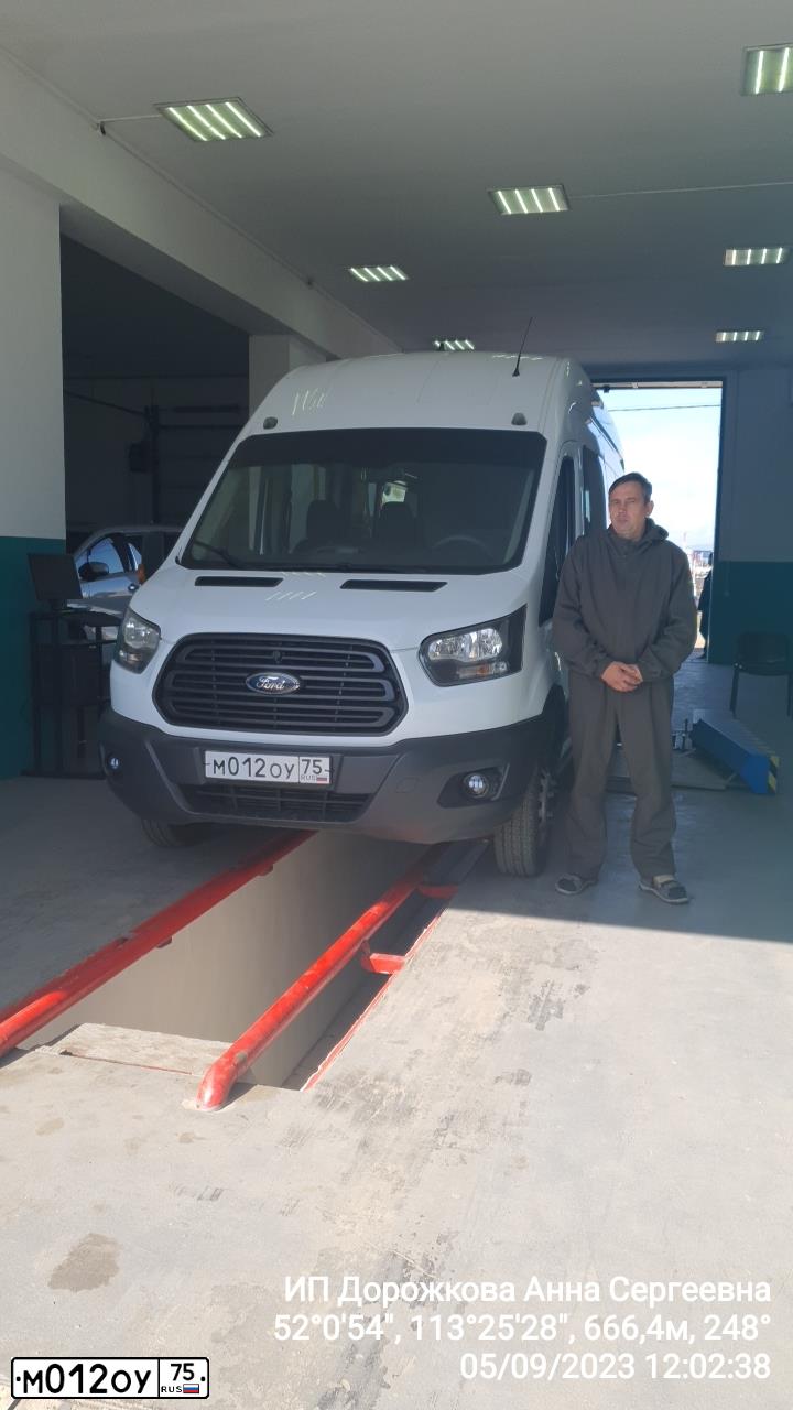 Фото автомобиля FORD TRANSIT, 2017 — госномер М012ОУ75. Цвет: Белый